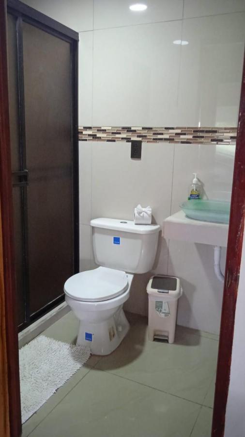 Hotel Liah'S 토르투게로 외부 사진