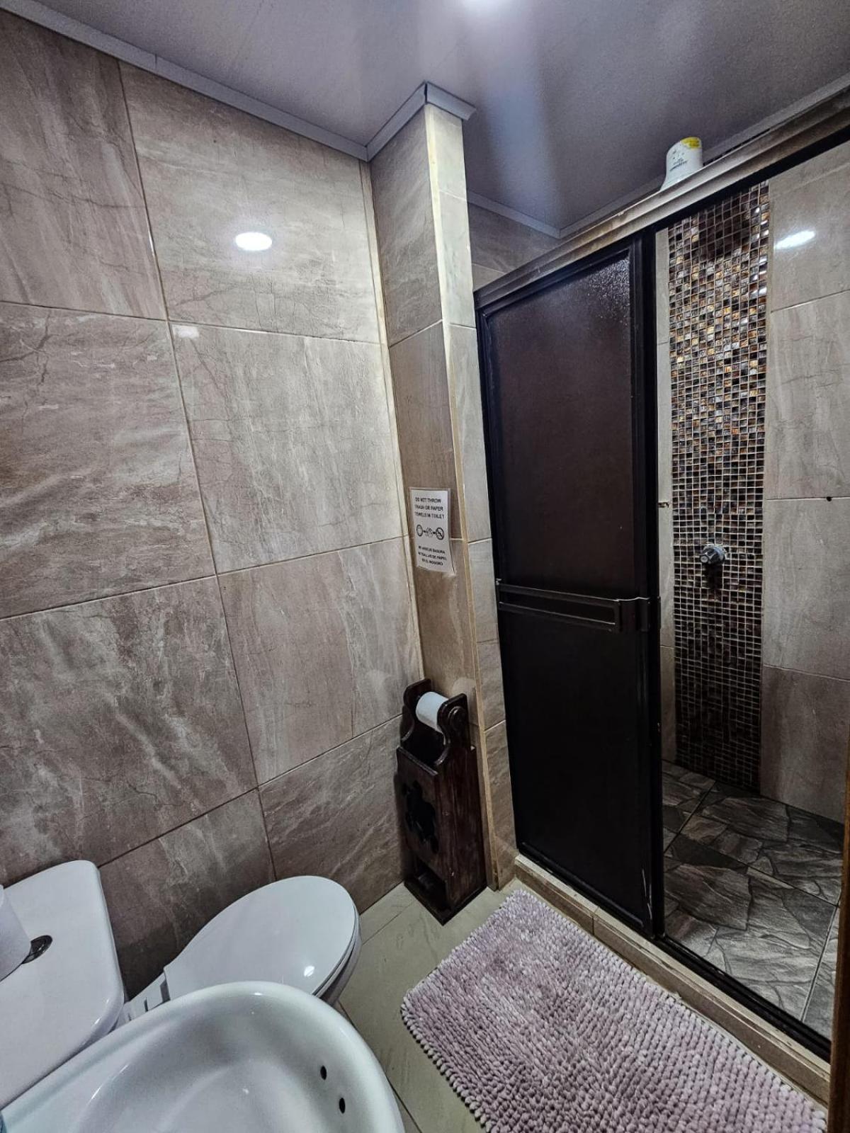 Hotel Liah'S 토르투게로 외부 사진