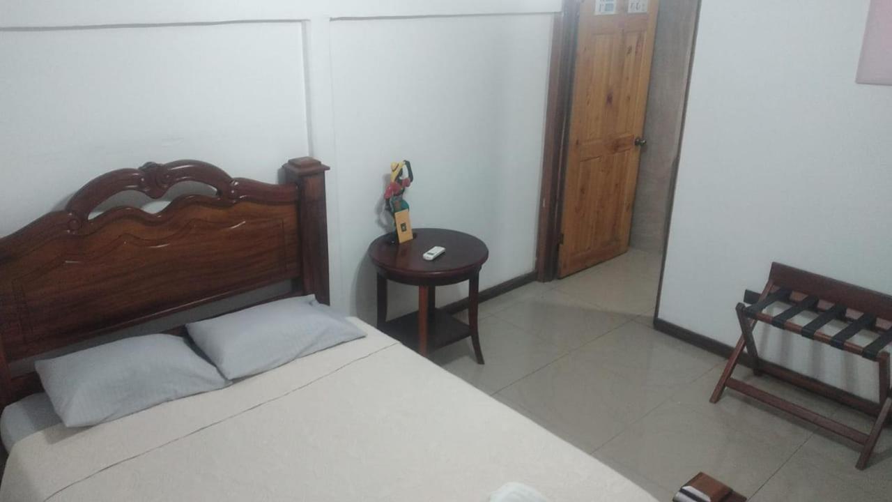 Hotel Liah'S 토르투게로 외부 사진