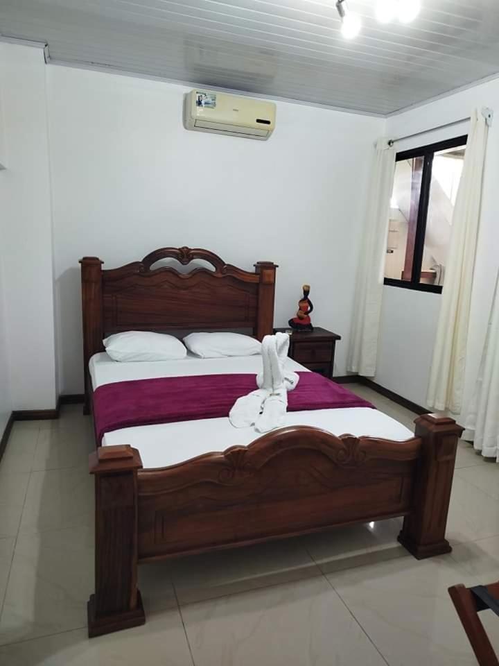 Hotel Liah'S 토르투게로 외부 사진