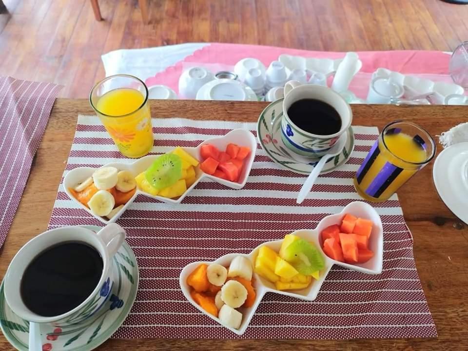 Hotel Liah'S 토르투게로 외부 사진